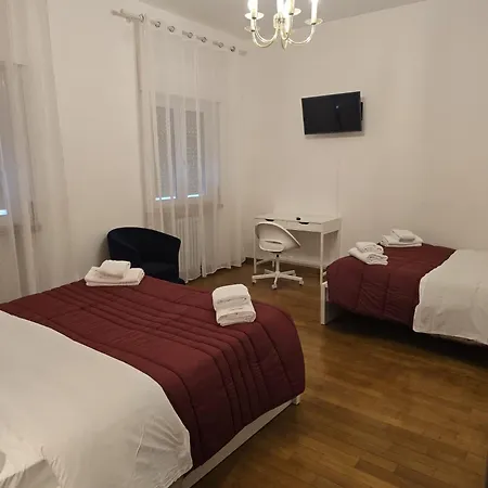 Mmm Train Station 3 Guest house