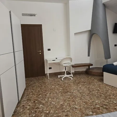 Mmm Train Station 3 Guest house