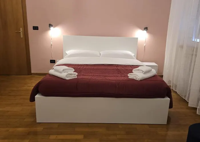 Mmm Train Station 3 Guest house *