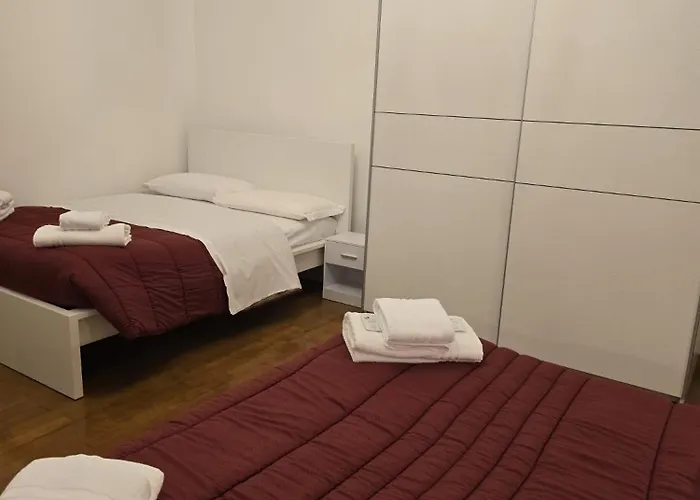 Mmm Train Station 3 Guest house