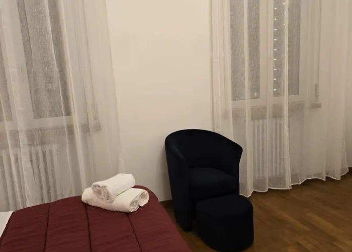 Mmm Train Station 3 Guest house *