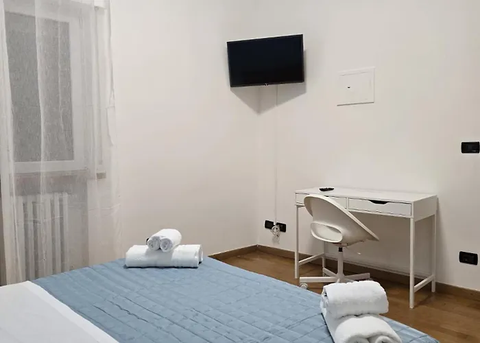 Mmm Train Station 3 Guest house *