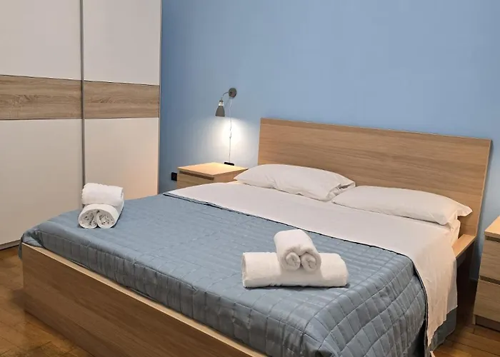 Mmm Train Station 3 Guest house *