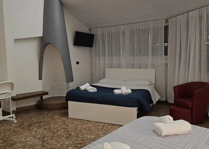 Mmm Train Station 3 Guest house *