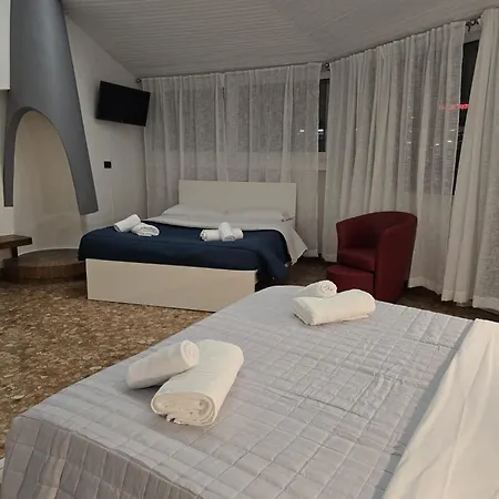 Penzion Mmm Train Station 3 *