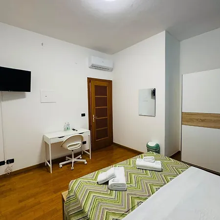 בית הארחה Mmm Train Station 3 *