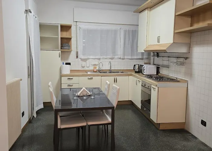 Πανσιόν Mmm Train Station 3