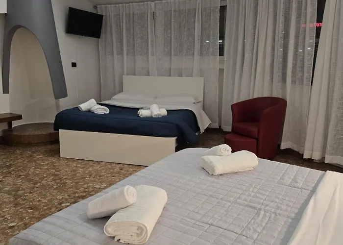 Πανσιόν Mmm Train Station 3 *