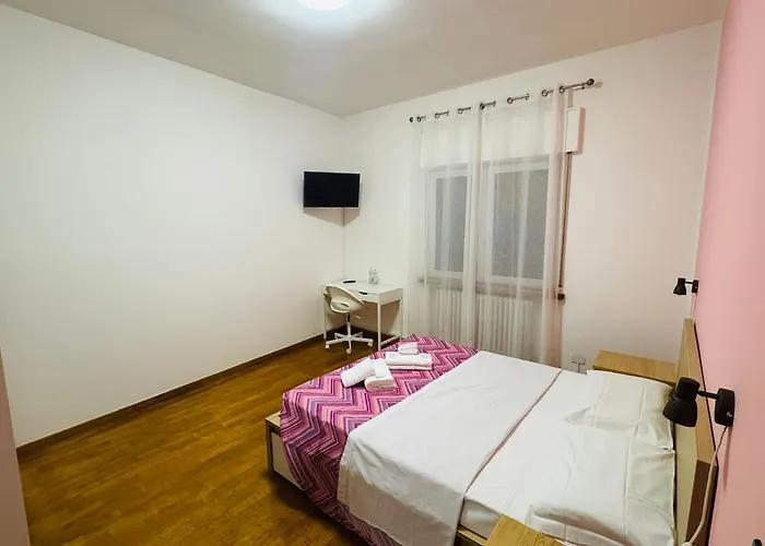 Πανσιόν Mmm Train Station 3