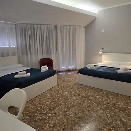 Pensión Mmm Train Station 3