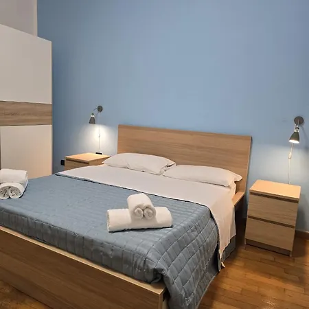 Pensión Mmm Train Station 3 *