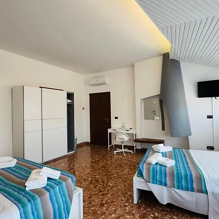 Mmm Train Station 3 Pensión