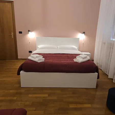 Mmm Train Station 3 Affittacamere *